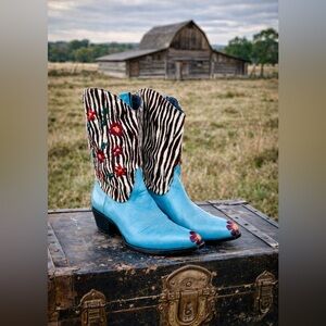 Naked Feet Made in Brazil leather cowhide flowers sz 7 turqoise cowboy boots